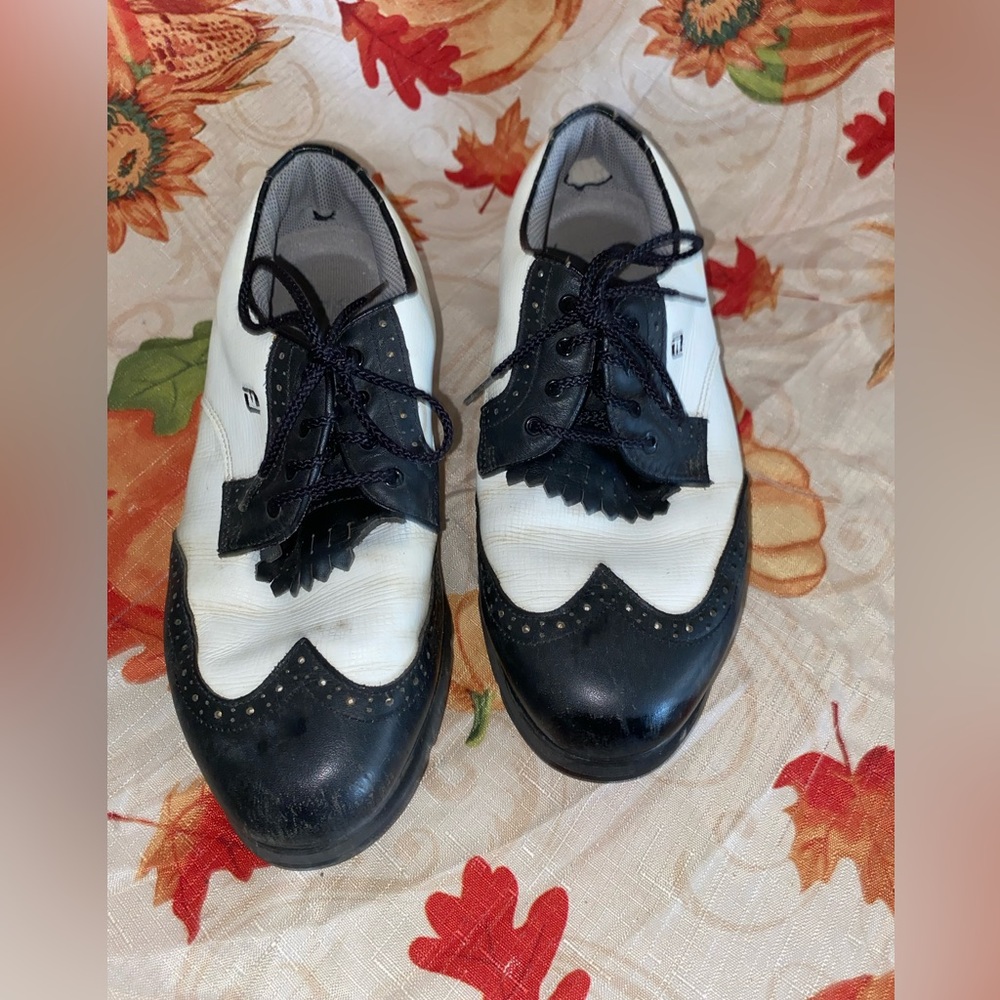 Footjoy shoes men size 8.5 white and black “Terrain”